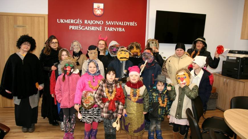 PABAISKE PUOSELĖJAMOS UŽGAVĖNIŲ TRADICIJOS