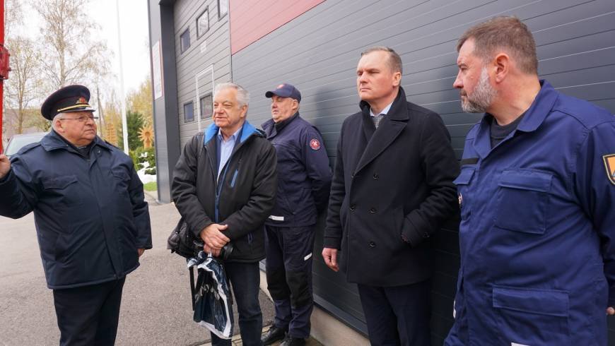 Kariaujančiai Ukrainai – gaisrinis automobilis