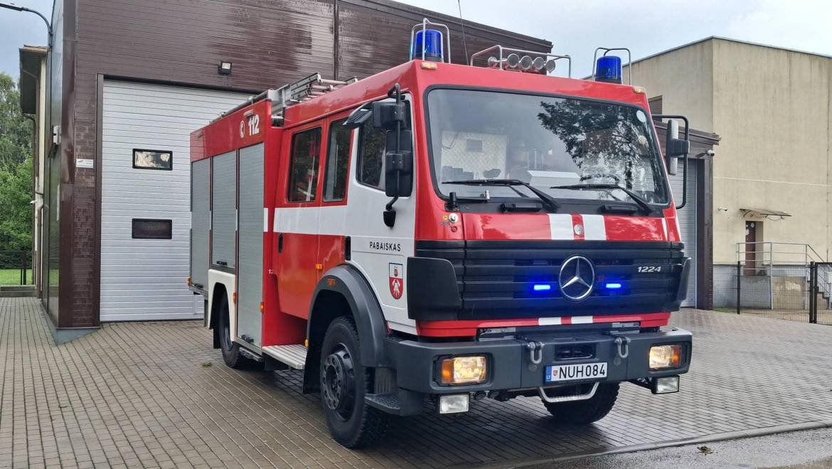 Ukmergės rajono savivaldybės priešgaisrinės tarnybos ugniagesiams gelbėtojams – naujas gaisrinis automobilis
